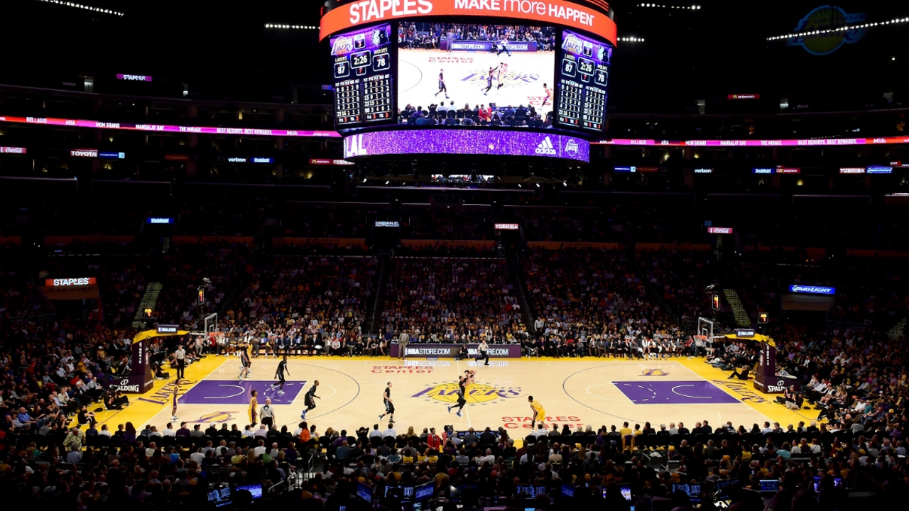 Los Lakers ante el verano que define la era Dončić: cap space real, LeBron en el aire y Reaves bajo presión